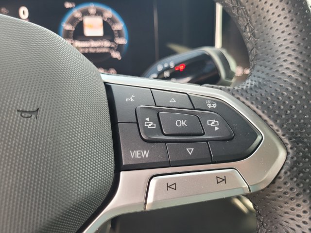 Used 2025 Volkswagen Tiguan SEL R-Line AWD/4WD image 25