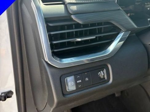 Used 2026 GMC Acadia Elevation FWD image 11
