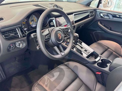 New 2026 Porsche Macan image 14