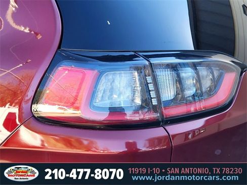 Used 2019 Jeep Cherokee Latitude w/ Popular Appearance Group image 9