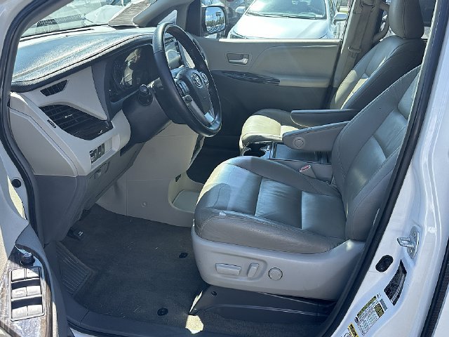 Used 2015 Toyota Sienna XLE Premium FWD image 18