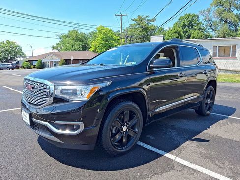 Used 2017 GMC Acadia Denali w/ Technology Package FWD image 3