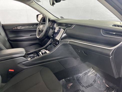 Used 2023 Jeep Grand Cherokee Laredo w/ Luxury Tech Group I image 28