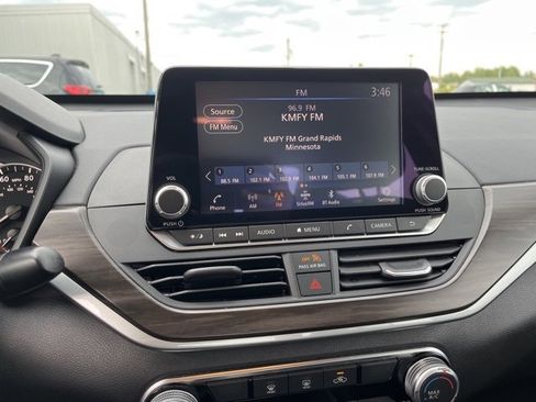 Used 2023 Nissan Altima 2.5 SV image 23