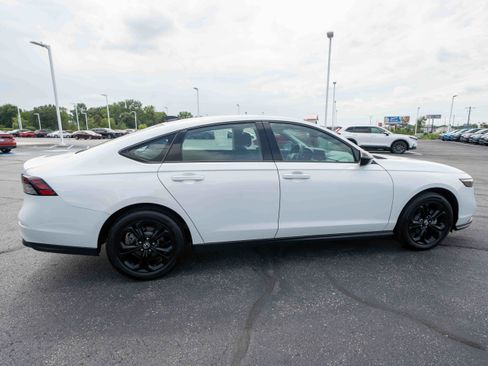 Used 2025 Honda Accord SE image 6