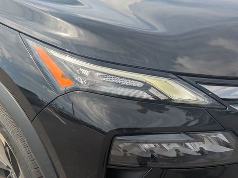 Used 2024 Nissan Rogue SV w/ SV Premium Package FWD image 9