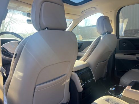 Used 2020 Lincoln Aviator Reserve w/ Equipment Group 201A image 14