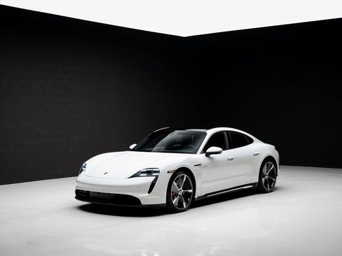 Used 2022 Porsche Taycan image 4