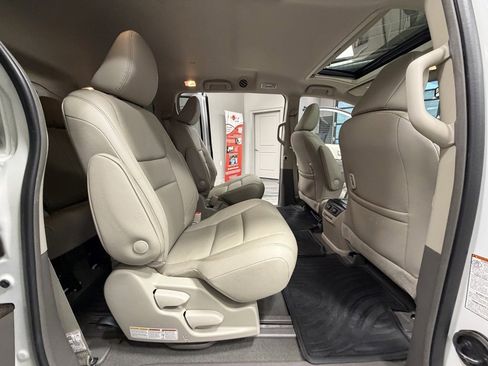 Used 2019 Toyota Sienna XLE image 47