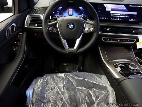 Used 2026 BMW X5 xDrive40i w/ Climate Comfort Package image 13