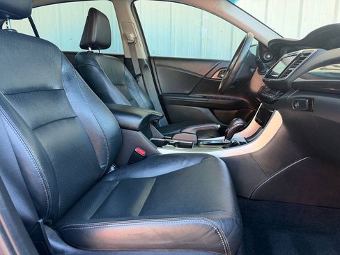 Used 2017 Honda Accord EX-L image 16