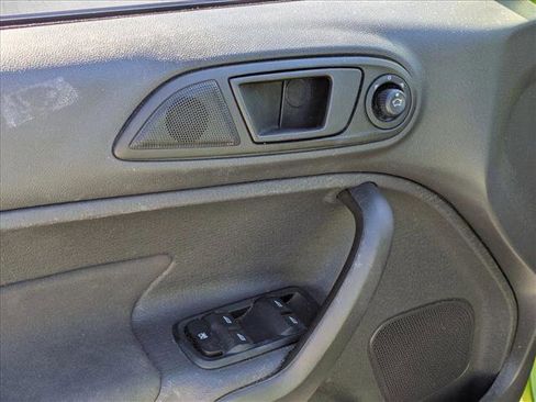 Used 2018 Ford Fiesta SE image 3