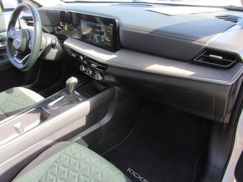 Certified 2025 Nissan Kicks SV image 11