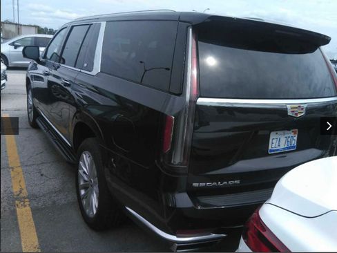 Used 2024 Cadillac Escalade ESV Luxury AWD/4WD image 3