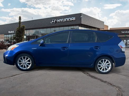 Used 2014 Toyota Prius V Five image 2