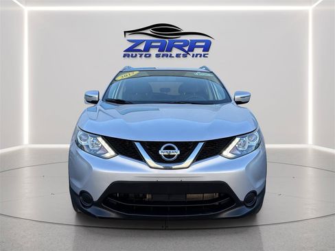 Used 2017 Nissan Rogue Sport SV AWD/4WD image 2