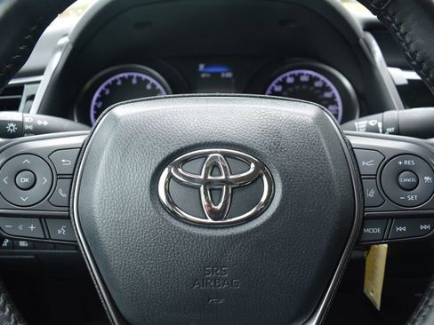 Used 2023 Toyota Camry SE FWD image 11