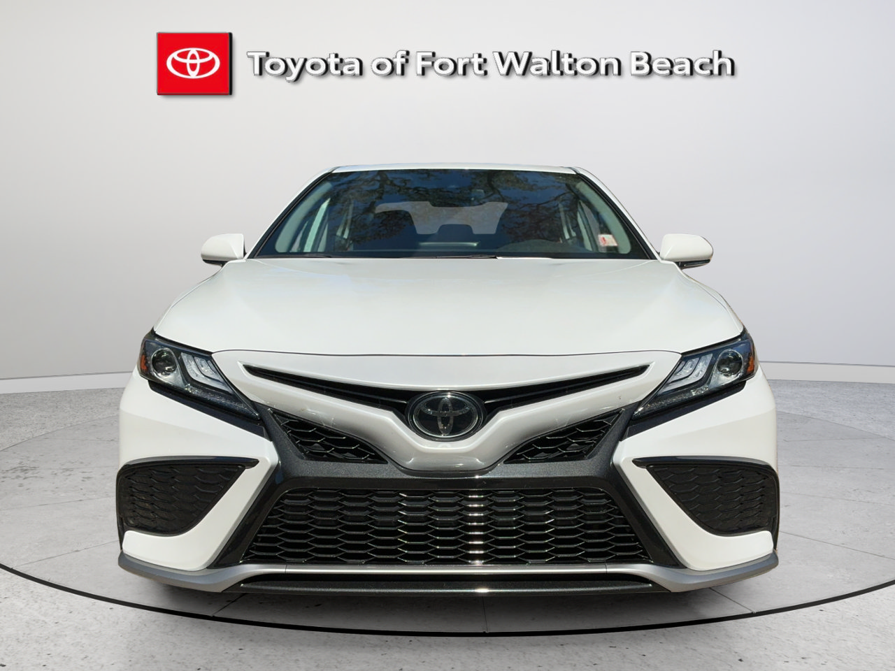 Used 2024 Toyota Camry XSE FWD image 3