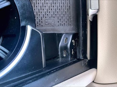 Used 2020 Mercedes-Benz GLE 350 w/ Premium Package image 33