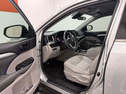 Used 2018 Toyota Highlander LE image 9