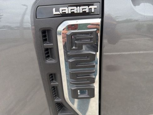 Used 2025 Ford F250 Lariat w/ Chrome Package image 4