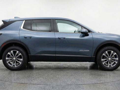 Used 2025 Chevrolet Equinox LT image 11