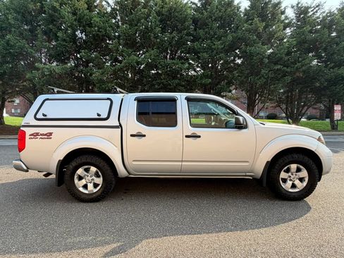 Used 2012 Nissan Frontier SV w/ SV Premium Utility Pkg AWD/4WD image 8