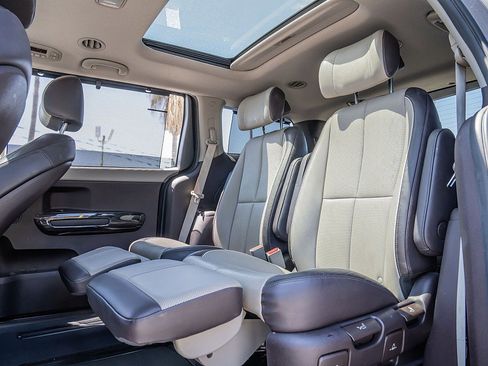 Used 2016 Kia Sedona SX Limited image 16