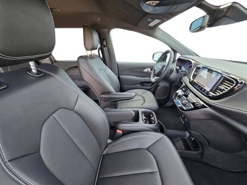New 2026 Chrysler Pacifica Select AWD/4WD image 22