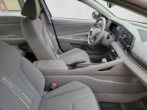 Used 2025 Hyundai Elantra Sport FWD image 15