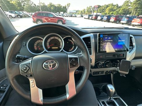Used 2015 Toyota Tacoma 4x4 Double Cab w/ TRD Off-Road Package image 13