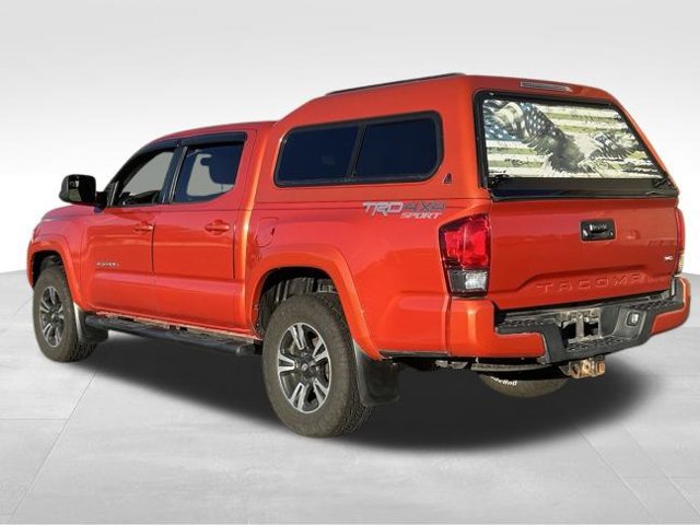 Used 2017 Toyota Tacoma TRD Sport w/ Tow Package (A/T) AWD/4WD image 3