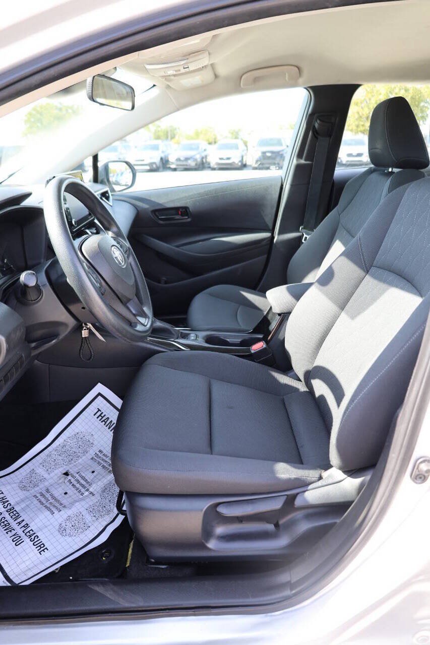 Used 2022 Toyota Corolla LE FWD image 13