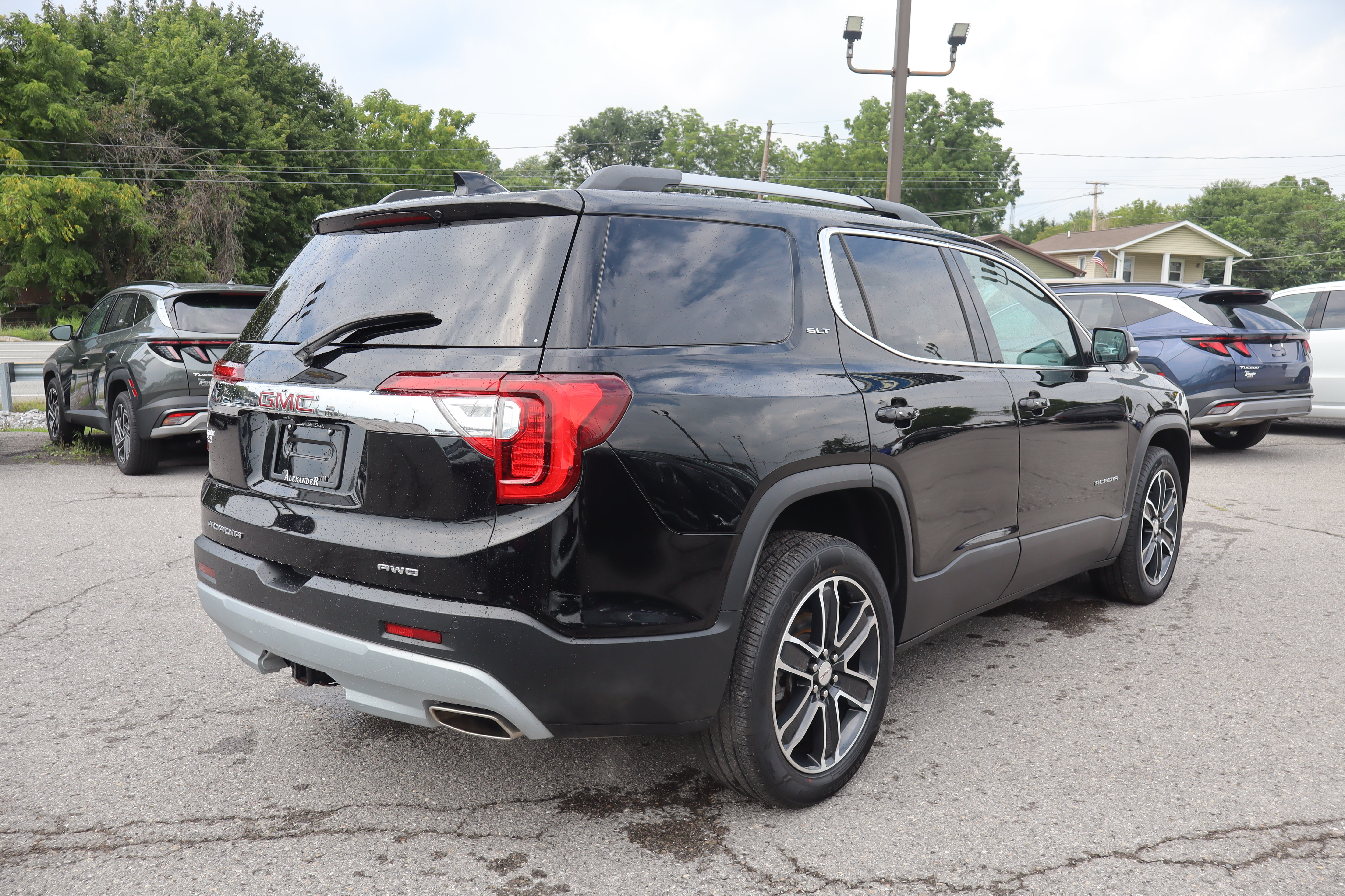 Used 2023 GMC Acadia SLT w/ Technology Package AWD/4WD image 3