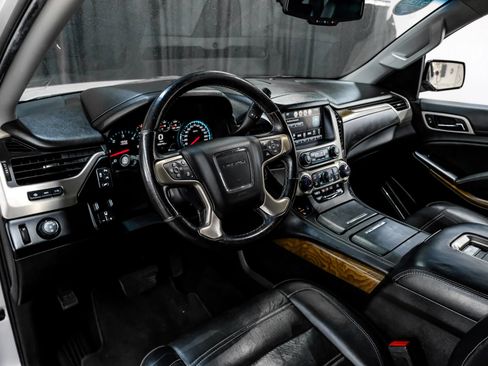 Used 2020 GMC Yukon XL Denali RWD image 3