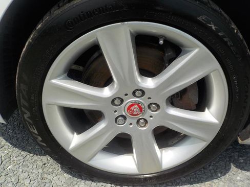 Used 2017 Jaguar XE Prestige image 33