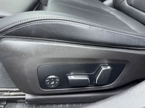 Used 2024 BMW 330i Sedan w/ Convenience Package image 32