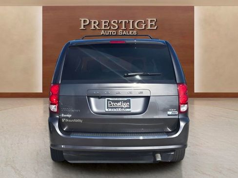 Used 2020 Dodge Grand Caravan SXT image 19