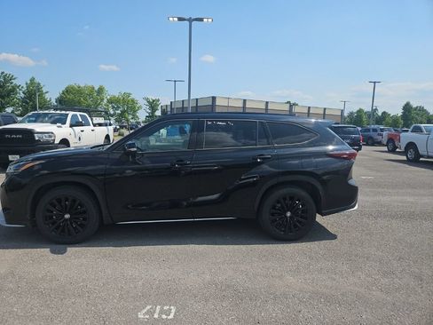 Used 2025 Toyota Highlander XSE AWD/4WD image 4
