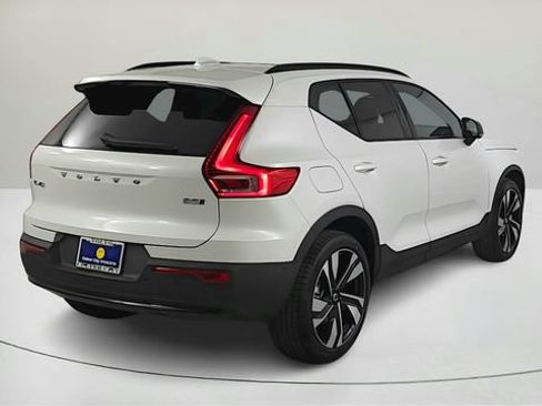 Certified 2026 Volvo XC40 B5 Ultra w/ Climate Package AWD/4WD image 4