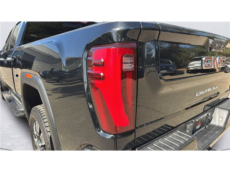 Used 2024 GMC Sierra 2500 Denali w/ Technology Package AWD/4WD image 11