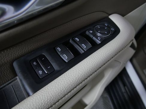 Used 2022 GMC Yukon XL Denali AWD/4WD image 14