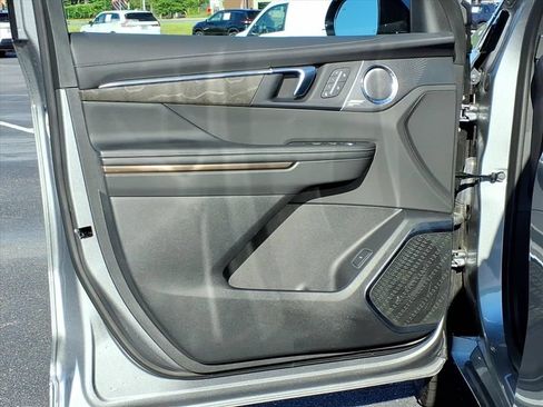 Used 2025 Buick Enclave Avenir w/ Trailering Package, 5000 lbs. FWD image 5