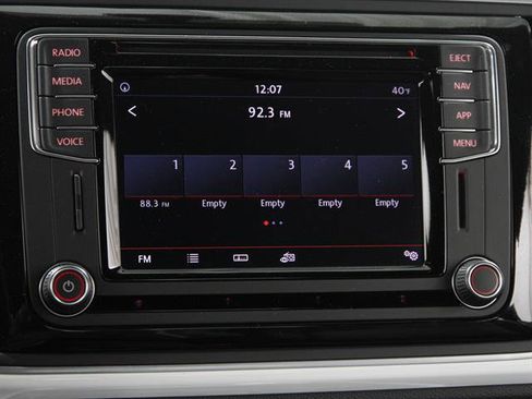 Used 2019 Volkswagen Beetle 2.0T SE image 10