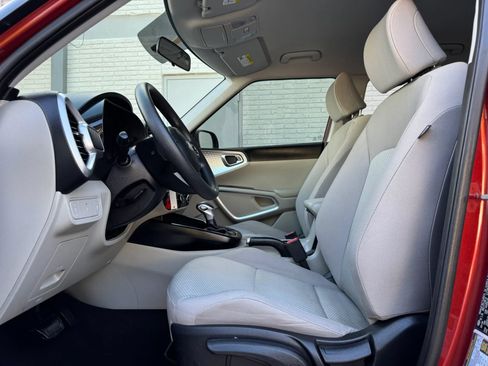 Used 2020 Kia Soul LX FWD image 14