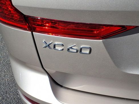 Certified 2023 Volvo XC60 B5 Plus w/ Climate Package image 5