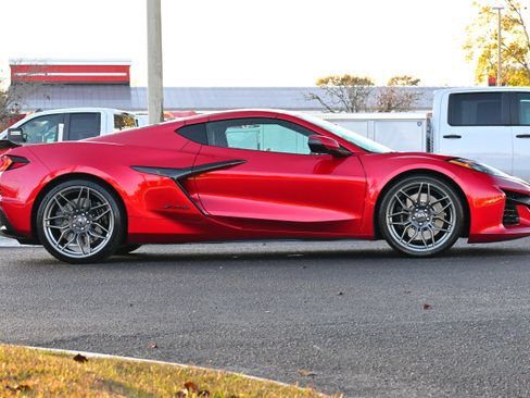 Used 2024 Chevrolet Corvette Z06 image 7