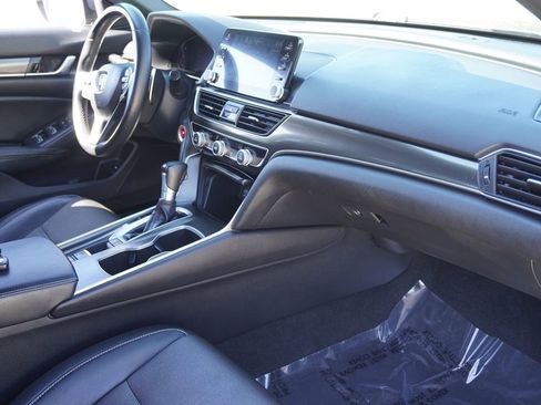 Used 2018 Honda Accord Sport image 13