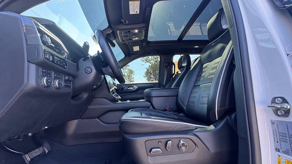 Used 2025 GMC Yukon XL AT4 Ultimate w/ LPO, Floor Liner Package AWD/4WD image 26
