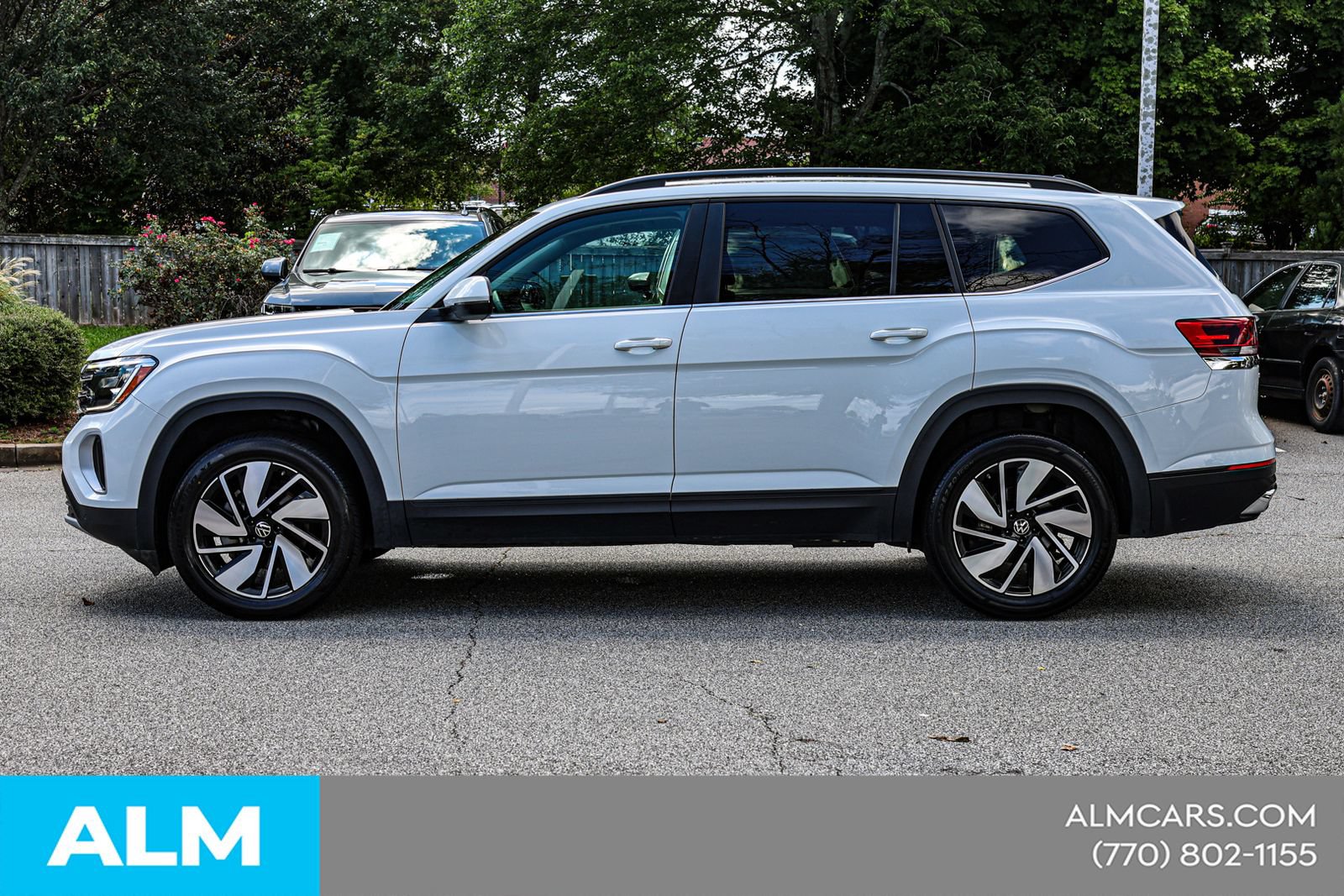 Used 2025 Volkswagen Atlas SE FWD image 9